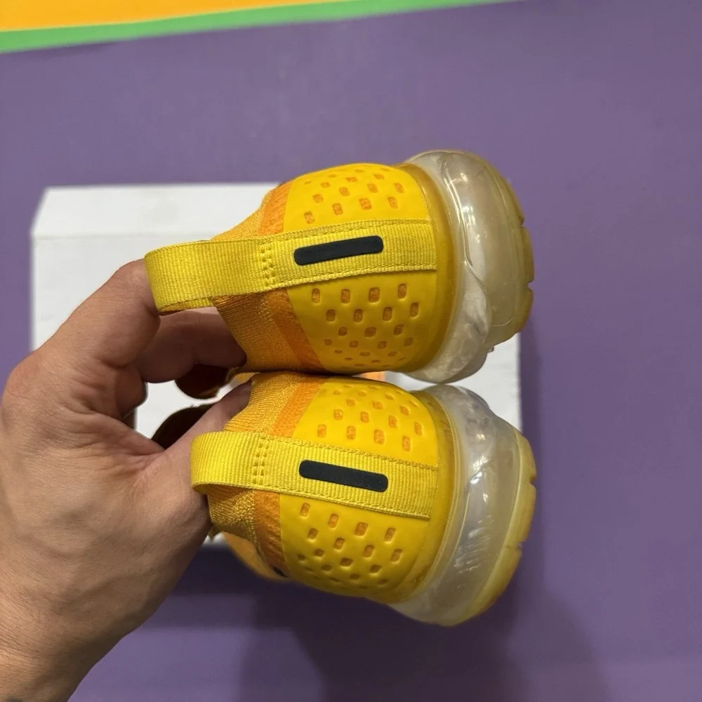 Nike Air VaporMax Moc 2 Slip-On Sneaker University Gold AJ6599-700 Women Size 7